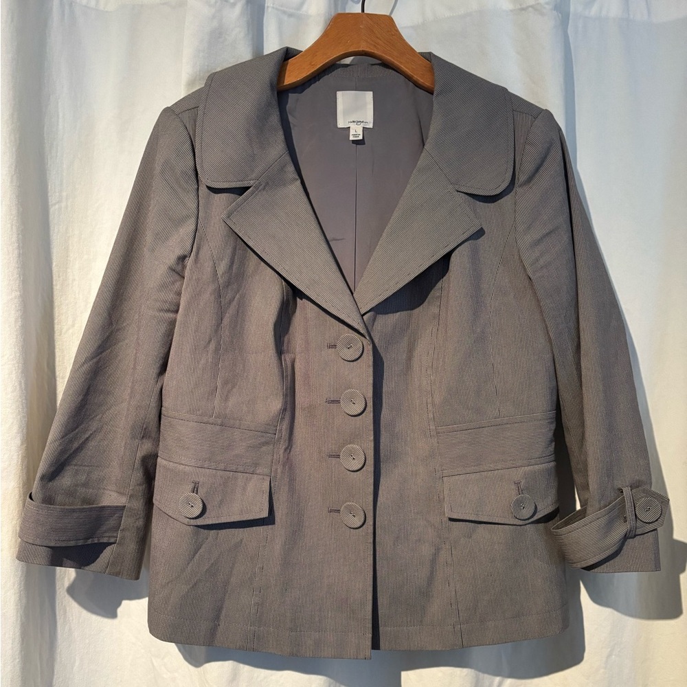 Super cute Halogen grey pinstripe blazer. Size L